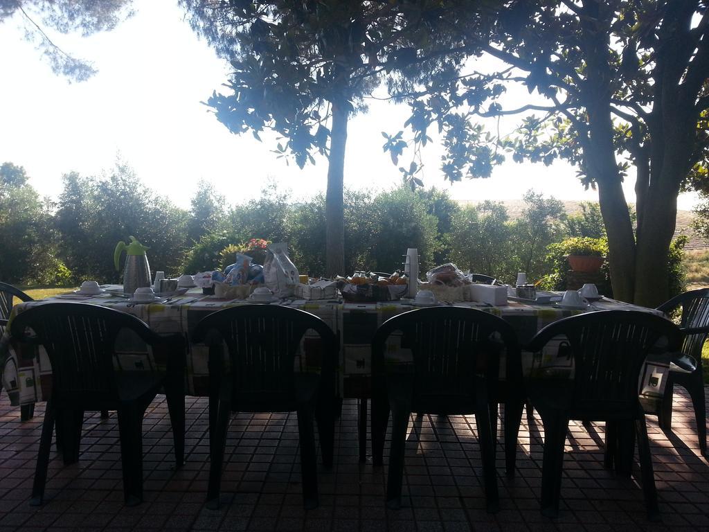 La Finestra Sul Cortile Bed & Breakfast โปเมเซีย ภายนอก รูปภาพ