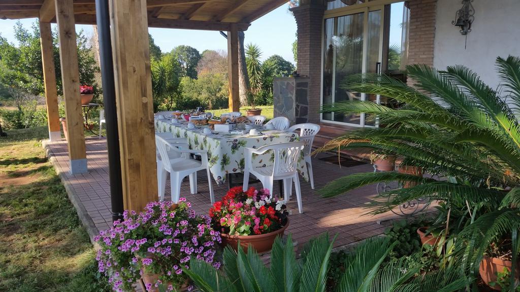 La Finestra Sul Cortile Bed & Breakfast โปเมเซีย ภายนอก รูปภาพ